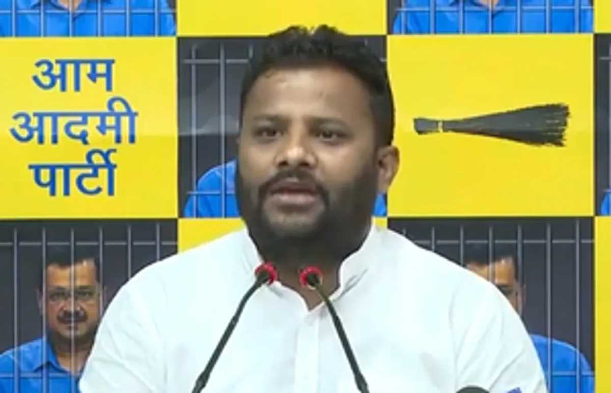 गरीबों को परेशान करने के लिए 400 रेहड़ी पटरी वालों को उजाड़ दिया गया : आप